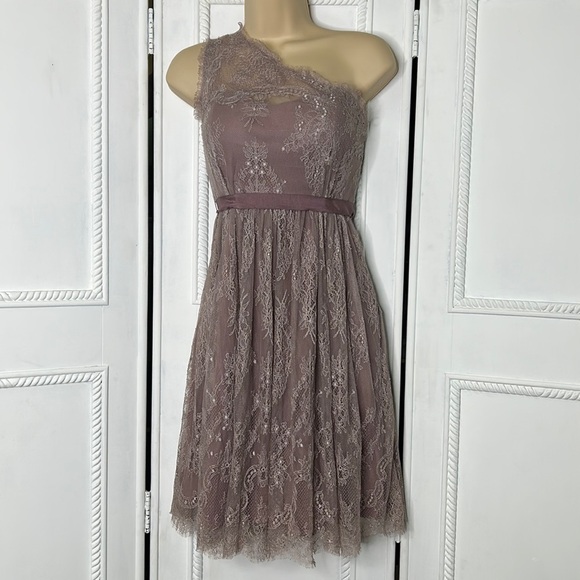 Va et Vien Ariel BHLDN Anthro mauve lace one shoulder dress NWT - Picture 2 of 6